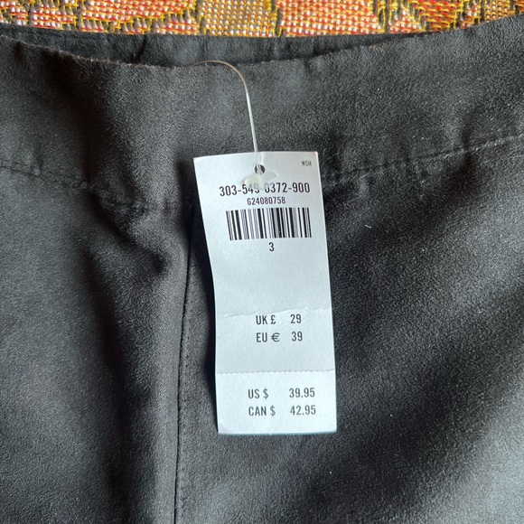 Hollister Faux Suede Shorts - sz 3 - Picture 6 of 7